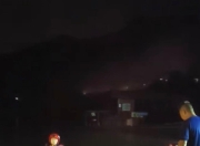 “敲击有回应就切割船底！”班线船遇11级大风侧翻，郴州消防讲述救援细节：先救小孩